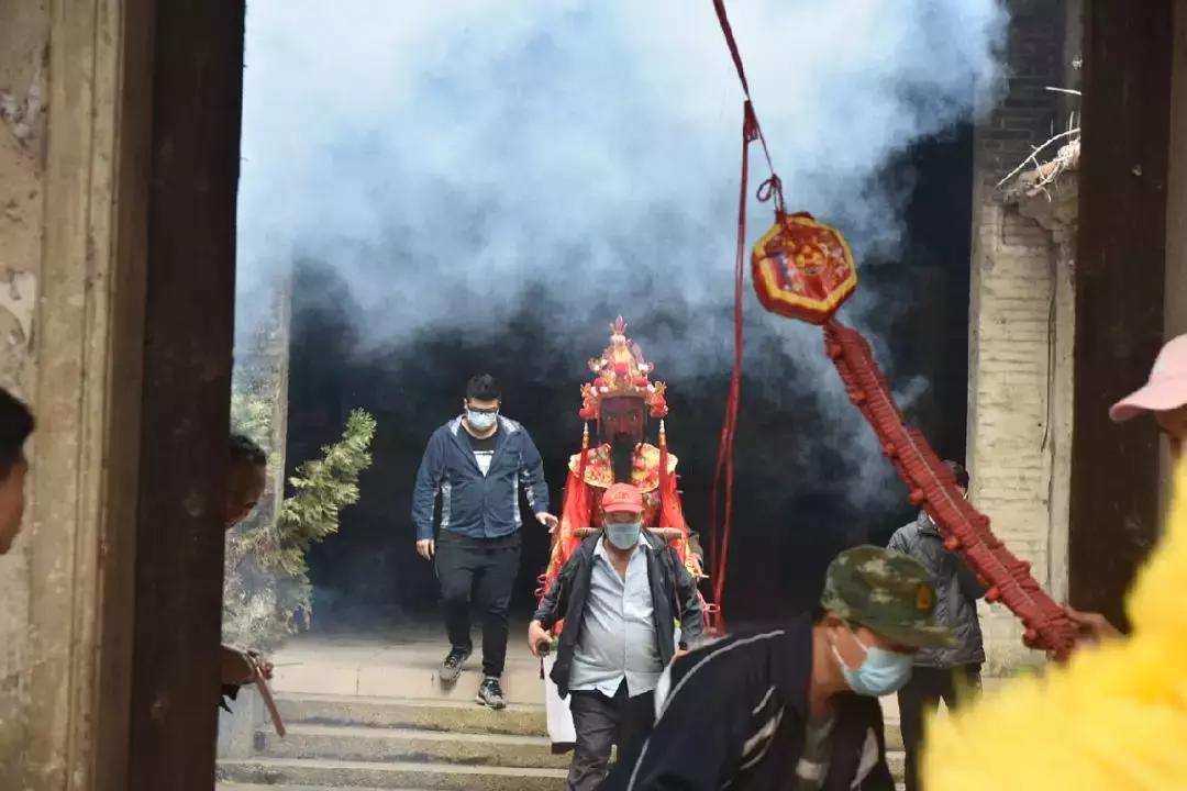 “摸摸康公手，发财更就手！”今天沙头街“康公出巡”好热闹！