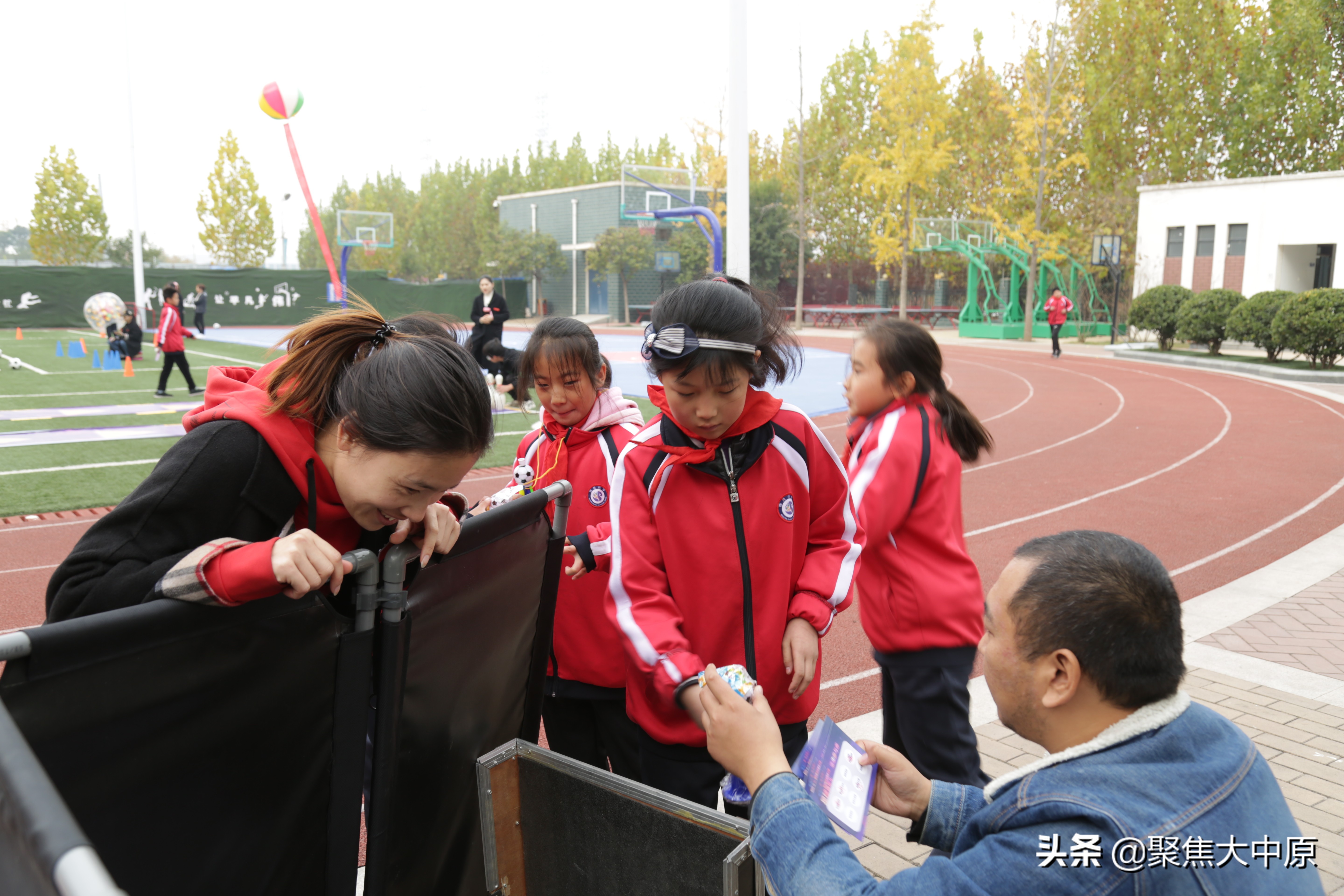 阳光体育快乐足球标志,阳光体育快乐足球班级队徽