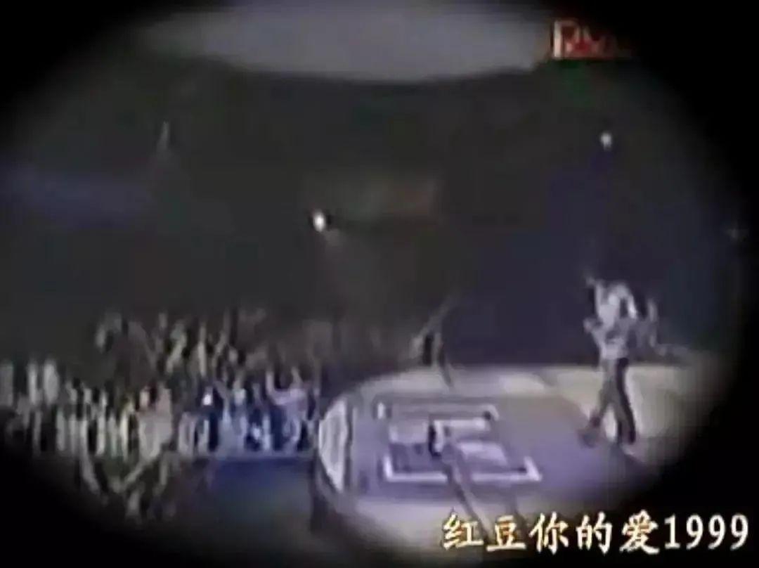 王菲谢霆锋世纪大复合大牵手图片,王菲牵谢霆锋经典瞬间