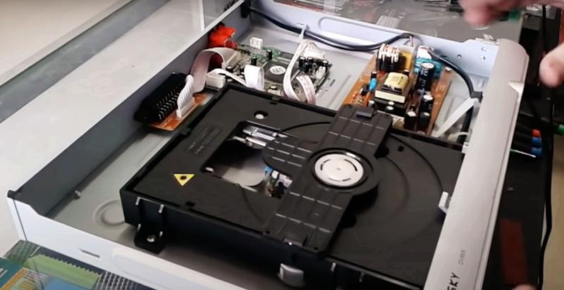 BLUESKYDV665影碟机，光盘托架不出仓维修，注意检查顺序和手法