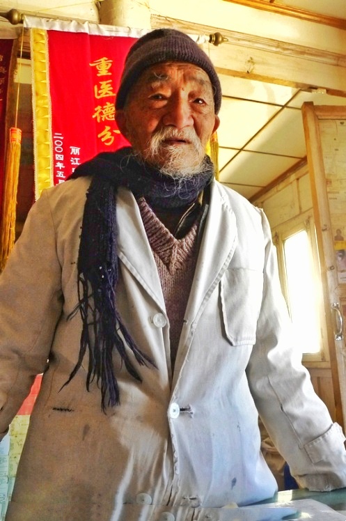 纳西神医免费给穷人看病,纳西名医大全