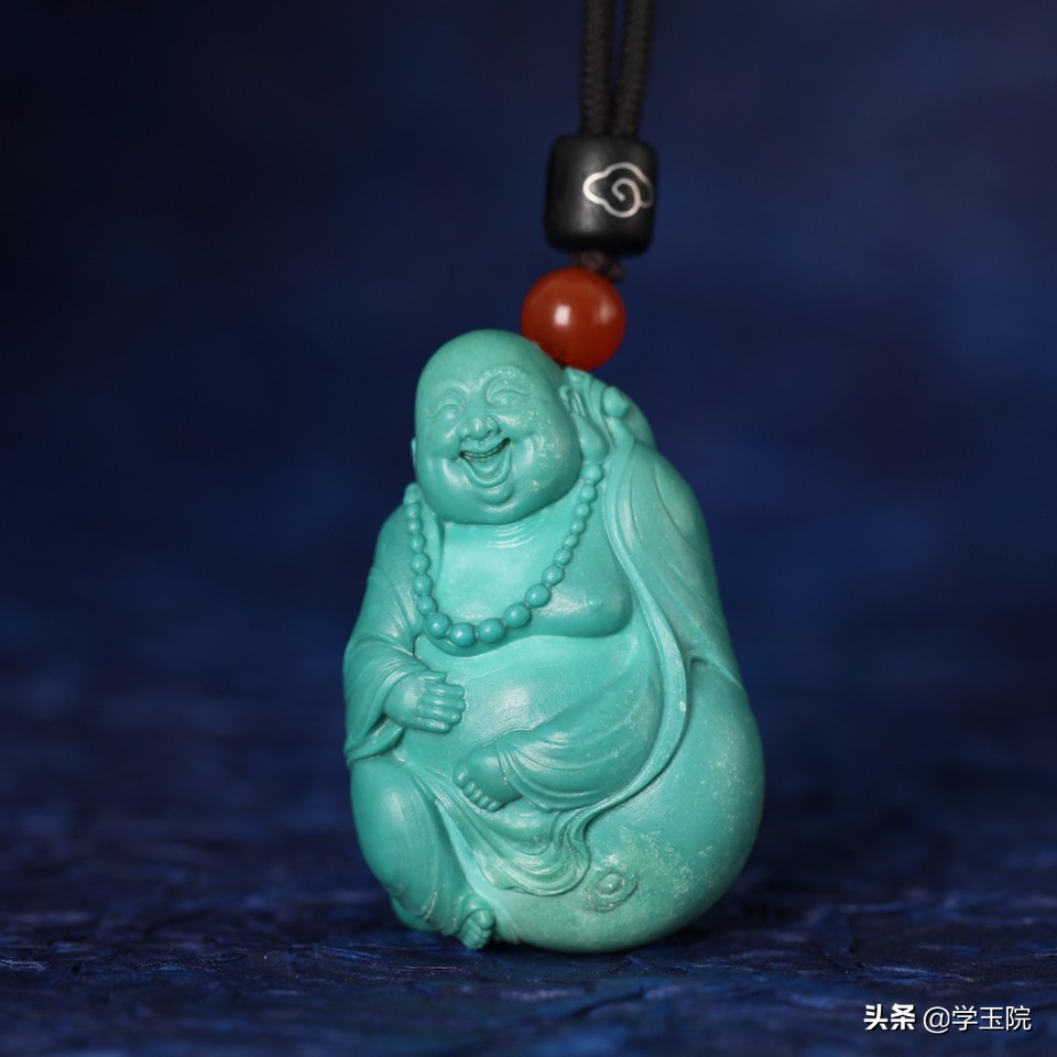 这条绿松石项链,她出的价格比任何一个成年人支付的价格都要高