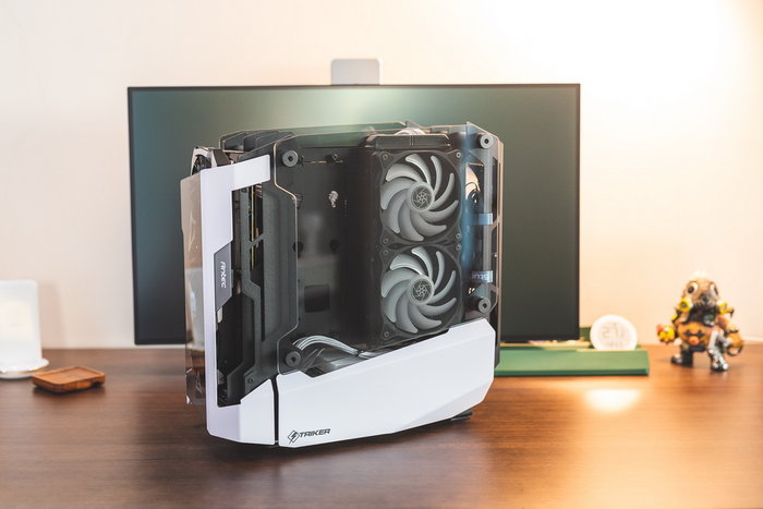 圣诞节前装一台白色的ITX性能钢炮游戏主机