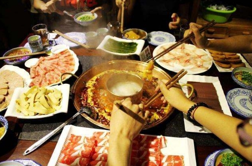 为什么吃完火锅第二天就会拉肚子,吃辣火锅第二天肚子疼怎么办