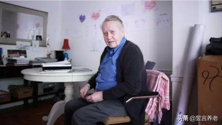 戴15元手表，租一居室，秘密捐出560亿，这位老人活出上帝的模样