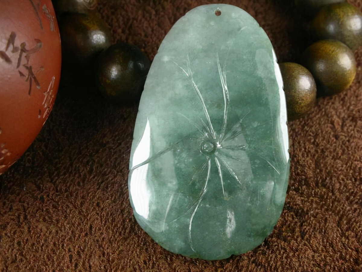 翡翠油青种与飘蓝花的区别是什么,油青种翡翠和蓝水翡翠的区别