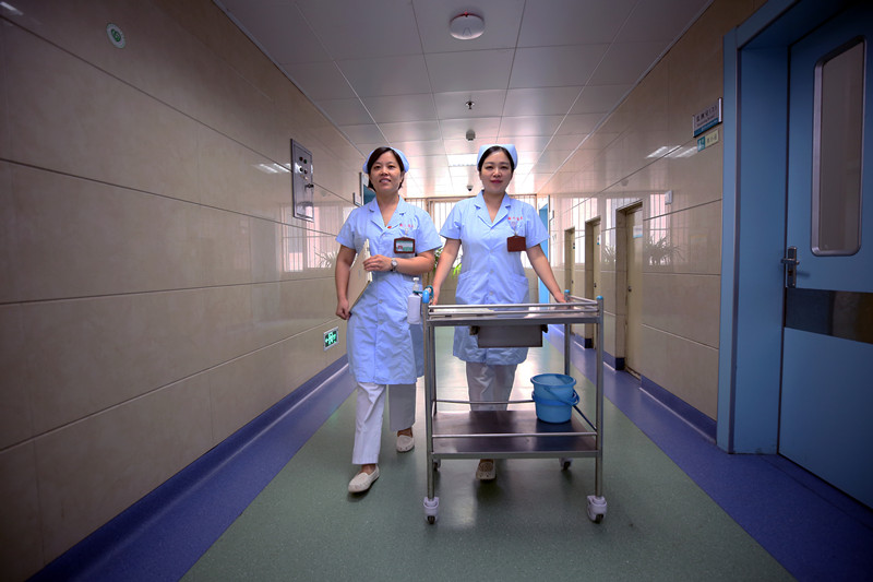 省市两级定点医院20多名专家组团省六院多项措施全面保障为农村贫困精神疾病患者排忧解难