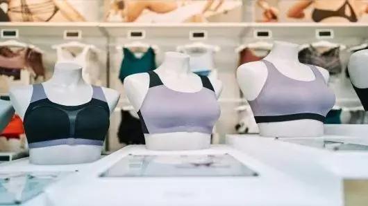 lv围巾限定款,lv今年爆款渐变色羊绒围巾