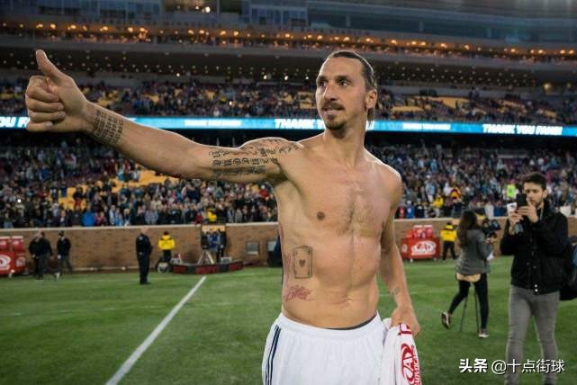 c罗卡洛斯的大腿,c罗的蝙蝠背怎么练的