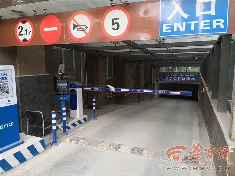 西安小区车位管理费多少钱,西安一小区停车费改为一天48元