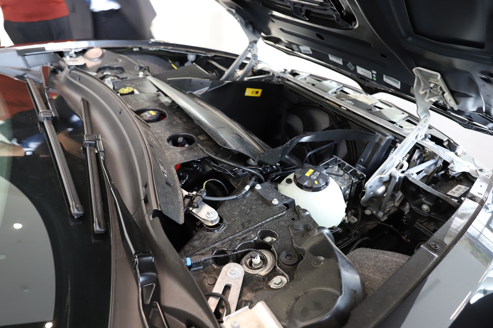 最新款4座宝马敞篷跑车,配有1.5自吸发动机的车