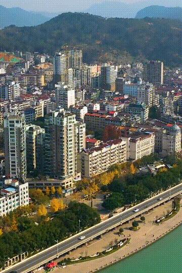 每天要喝掉两杯奶茶,每天要喝2000ml咖啡