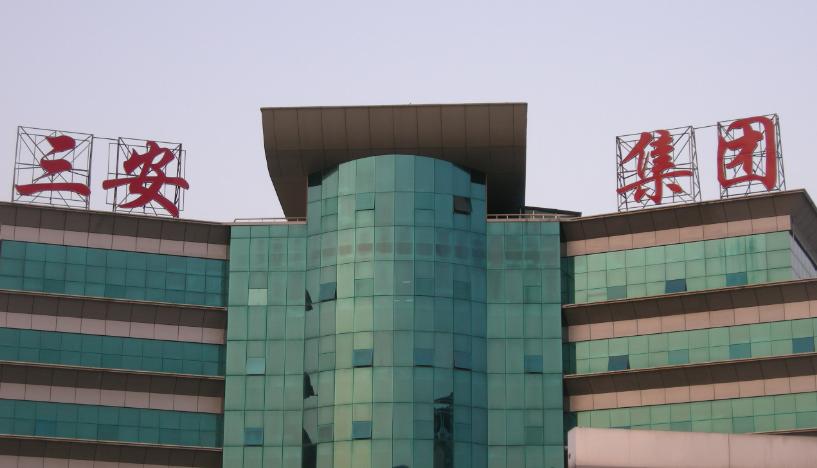 低调的厦门首富，靠贩卖钢铁废料发家，今企业市值千亿，热衷慈善