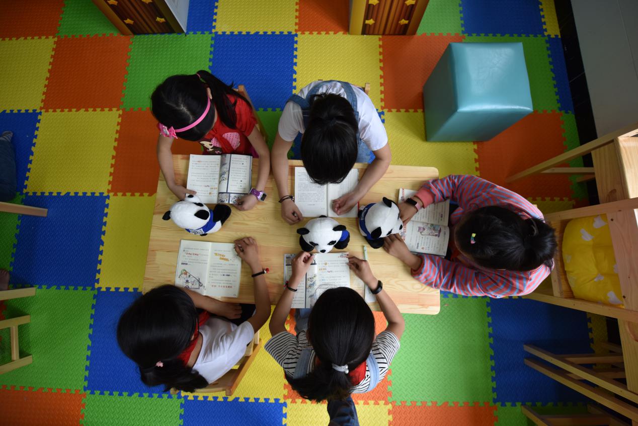 当从未进过影院的山里娃遇见露天电影，duang