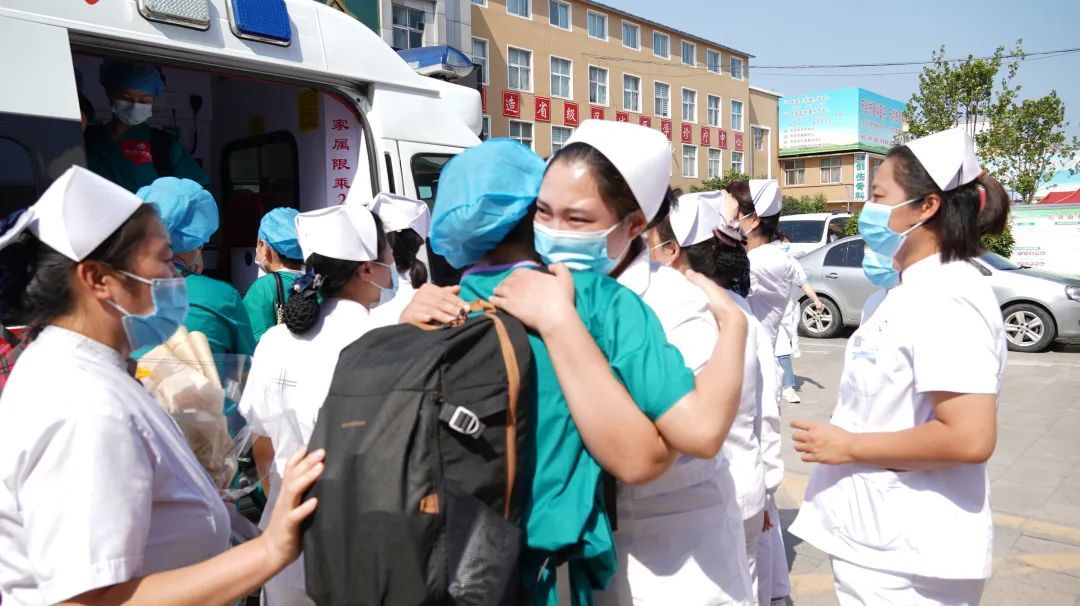 历史终将铭记这难忘的抗疫故事,在中国抗疫故事中汲取向上力量