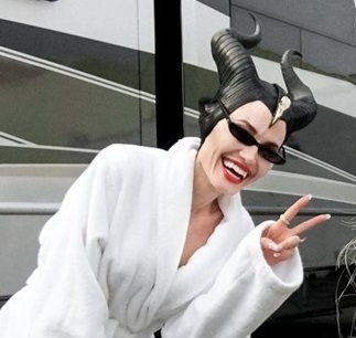 一见婆婆忘了娘《沉睡魔咒2》值得一看的傲娇老干妈怼婆婆