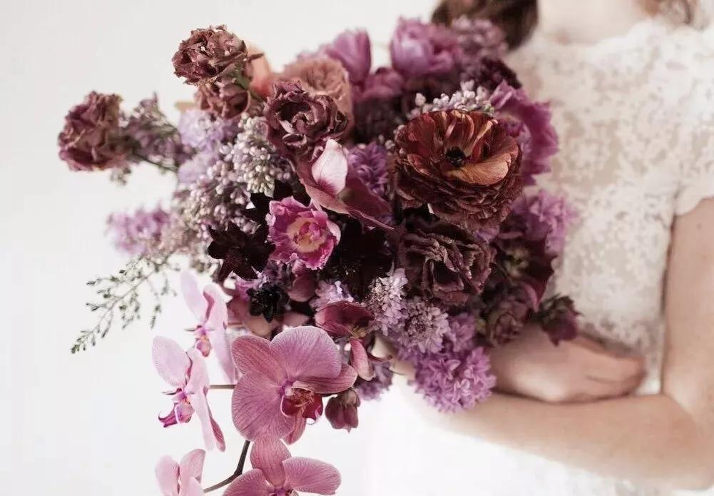 花要不要经常换水,花材正确处理方式及日常养护