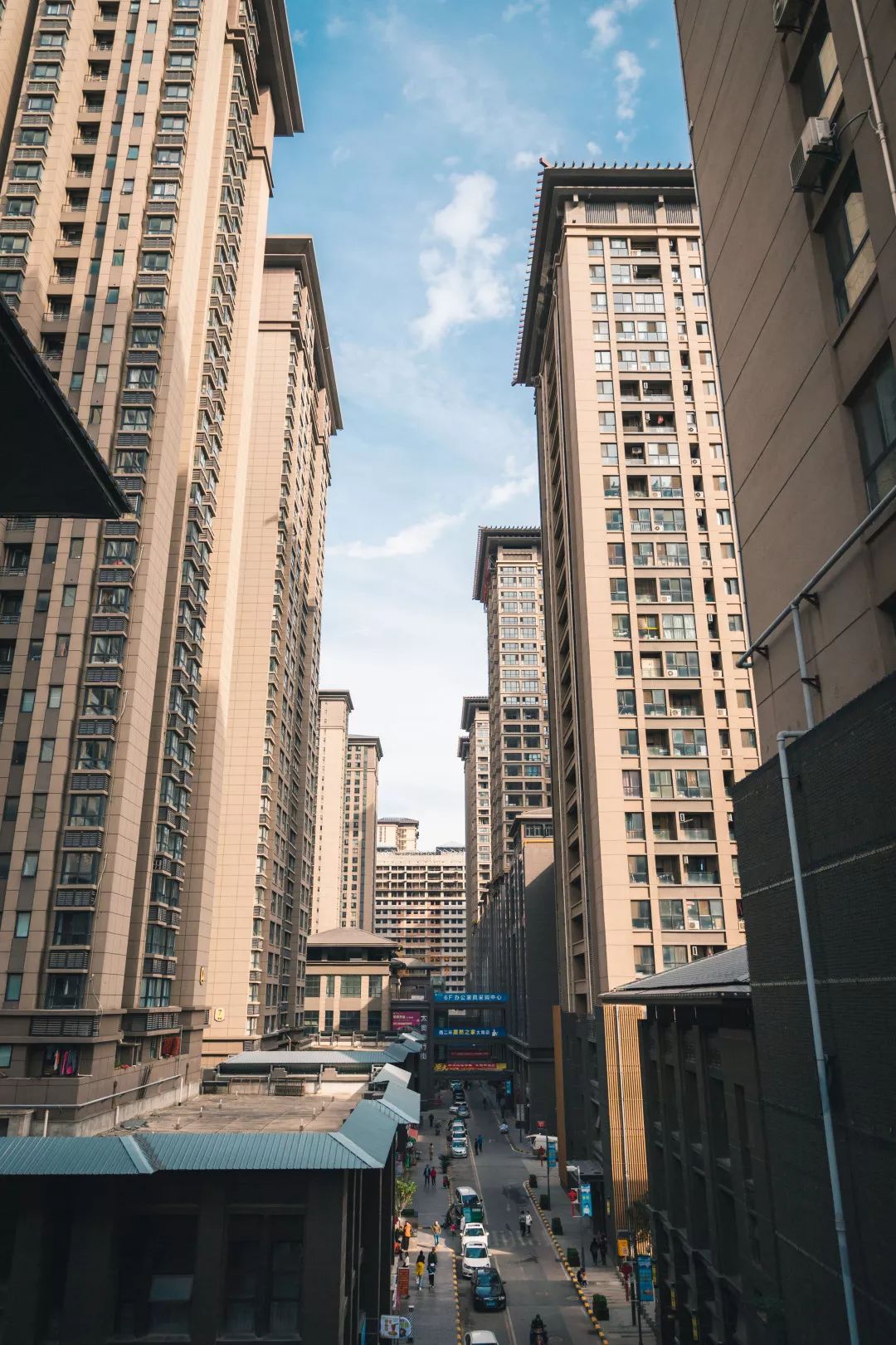 西安最热闹的几个商圈,西安最繁华商圈视频