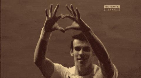 足球庆祝动作梅西和小罗,c罗滑跪庆祝梅西进球