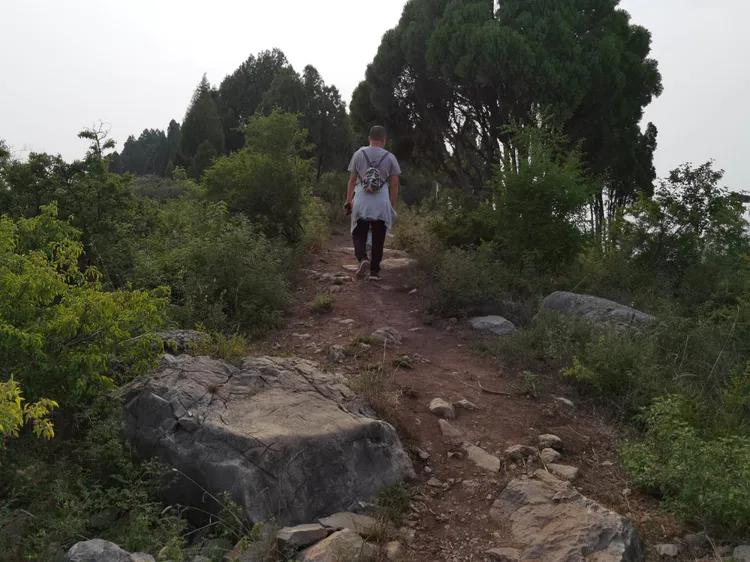 济南灵岩大佛山景区,济南灵岩寺大佛风景区
