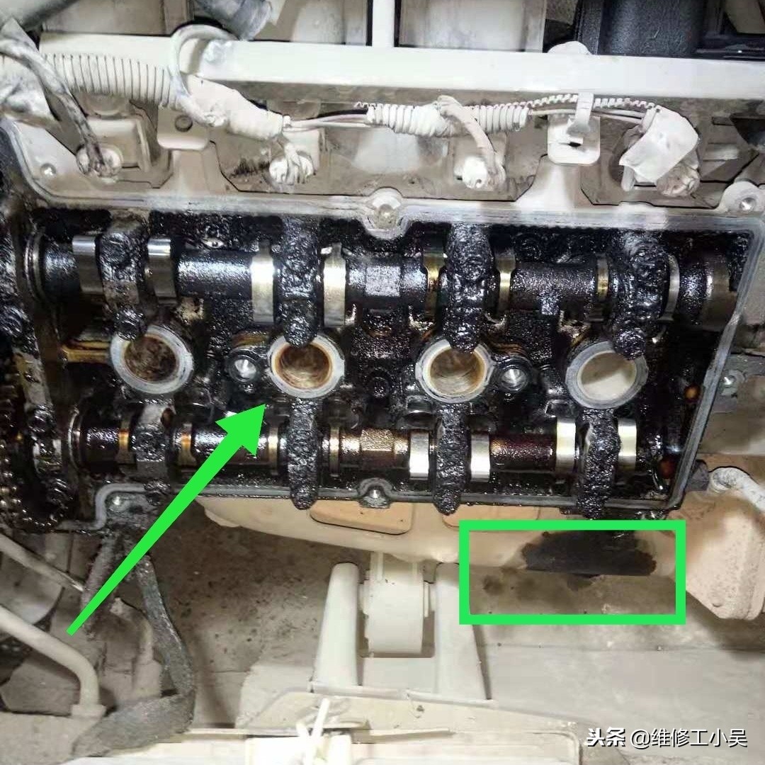 发动机气门盖密封垫漏油更换视频,拆下发动机油底壳露出来的是什么