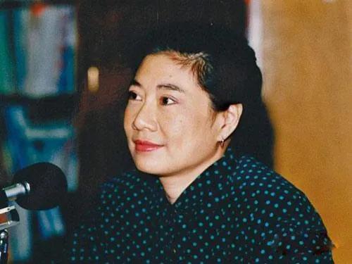 亦舒人生经历,亦舒小说玫瑰的故事2