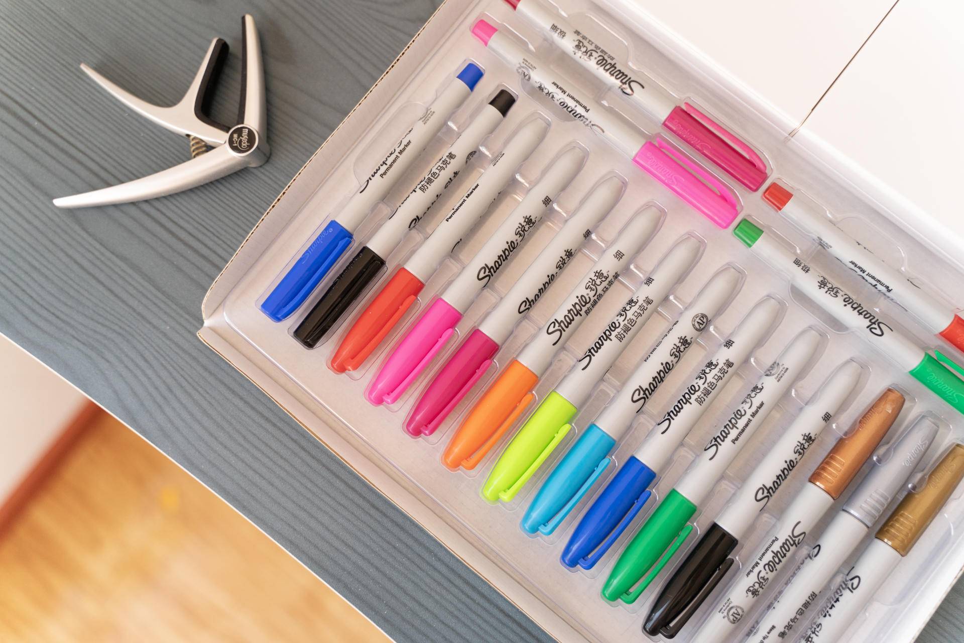 光顾着玩儿了，看完介绍才知道朋友送的这套马克笔差点被浪费了