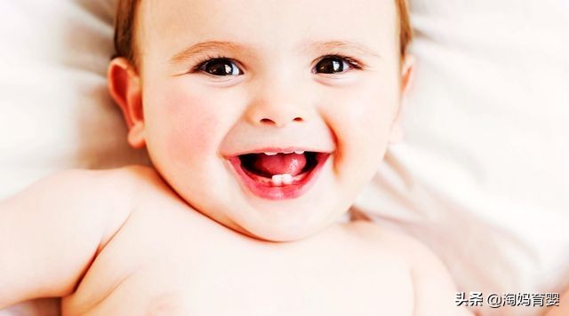 宝宝一穿纸尿裤就红屁屁怎么办,为啥孩子不带纸尿裤反而红屁屁