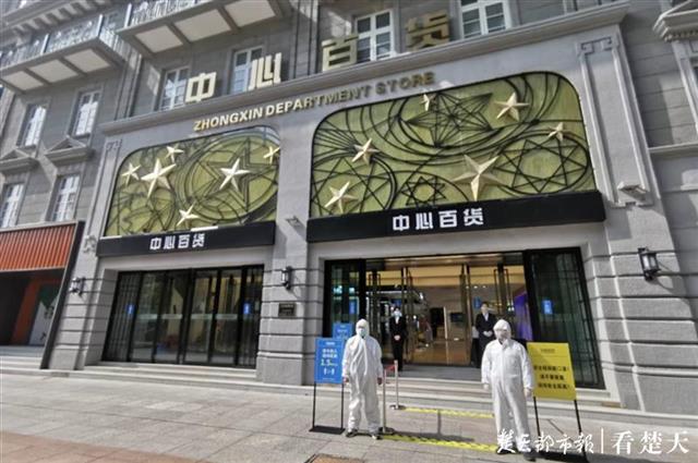 现在江汉路步行街现状,近期的江汉路步行街