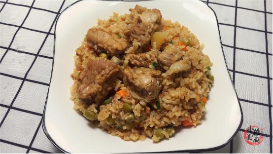 怎样做排骨焖饭不柴软烂好吃,排骨焖饭排骨和米一起下锅