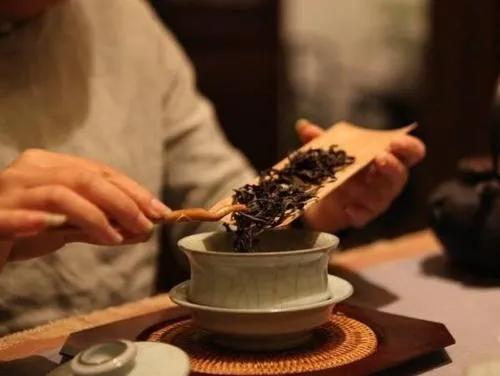 武夷岩茶为什么要盖碗,岩茶为什么隔年喝