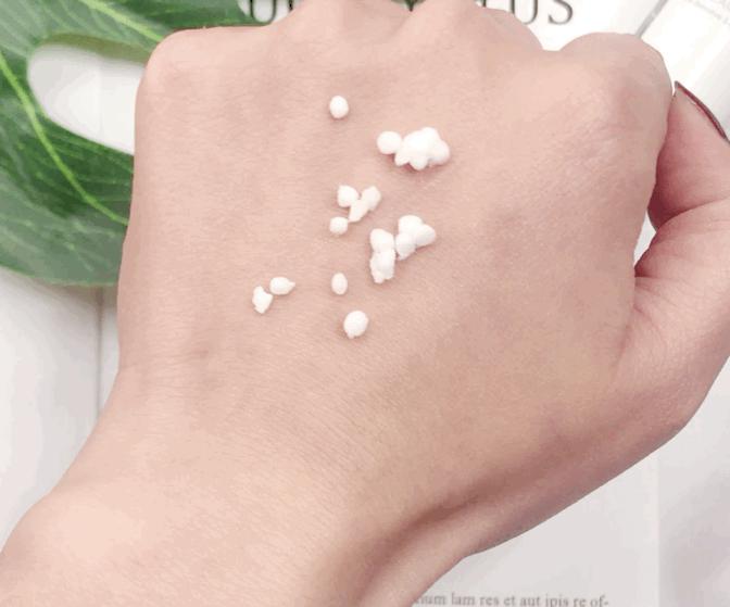 冬季脸上泛红敏感肌应该抹什么,换季春季脸干燥脱皮紧绷刺痛水乳