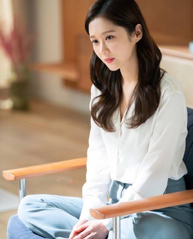 曾经的刁蛮公主张娜拉沦为“服务员”，消失10年她经历了什么