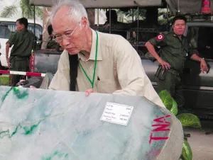 翡翠原石马崇仁 (翡翠大王马崇仁讲解翡翠赌石知识)