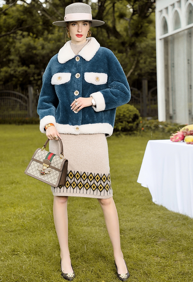 冬天穿什么外套？高档又时尚的羊剪绒大衣，穿它气质才爆表