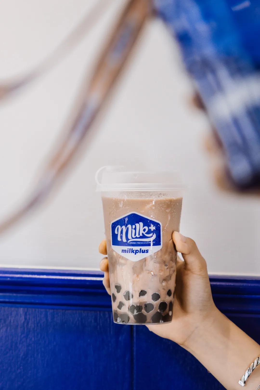 milk+总店终于回归,电光蓝「水桶泰奶」上线