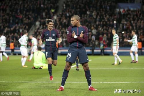 绿茵场上的庆祝动作,绿茵场上庆祝动作