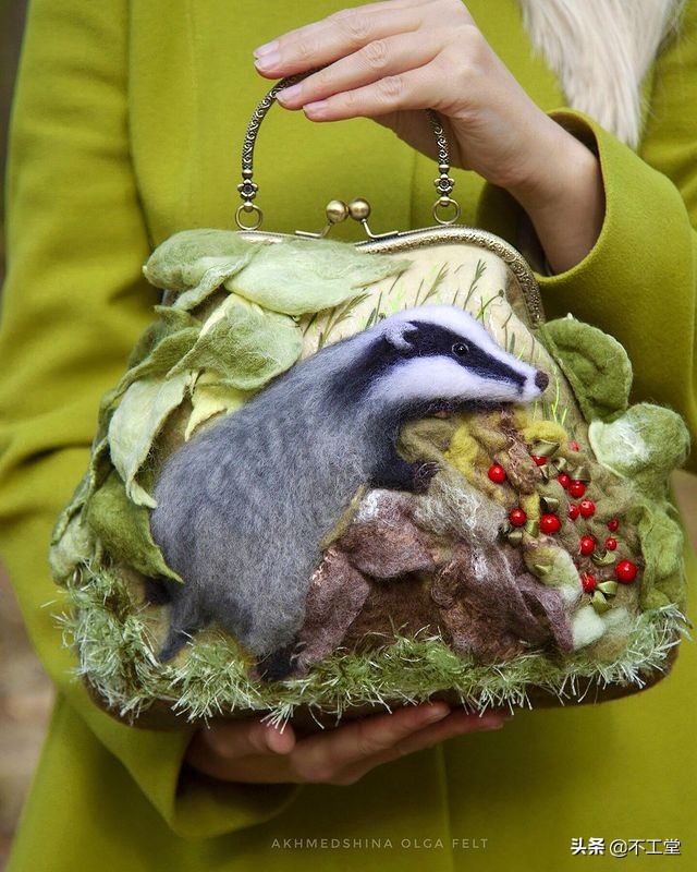 适合羊毛大衣的包包,羊毛毡包高颜值冬天背好看吗