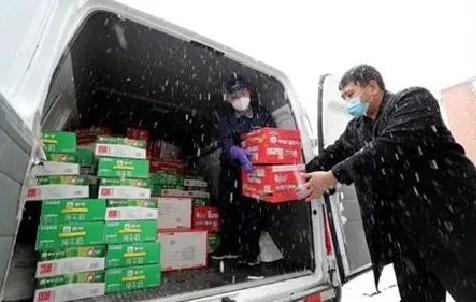 学雷锋致敬战疫先锋,在战疫中续写雷锋精神新篇章