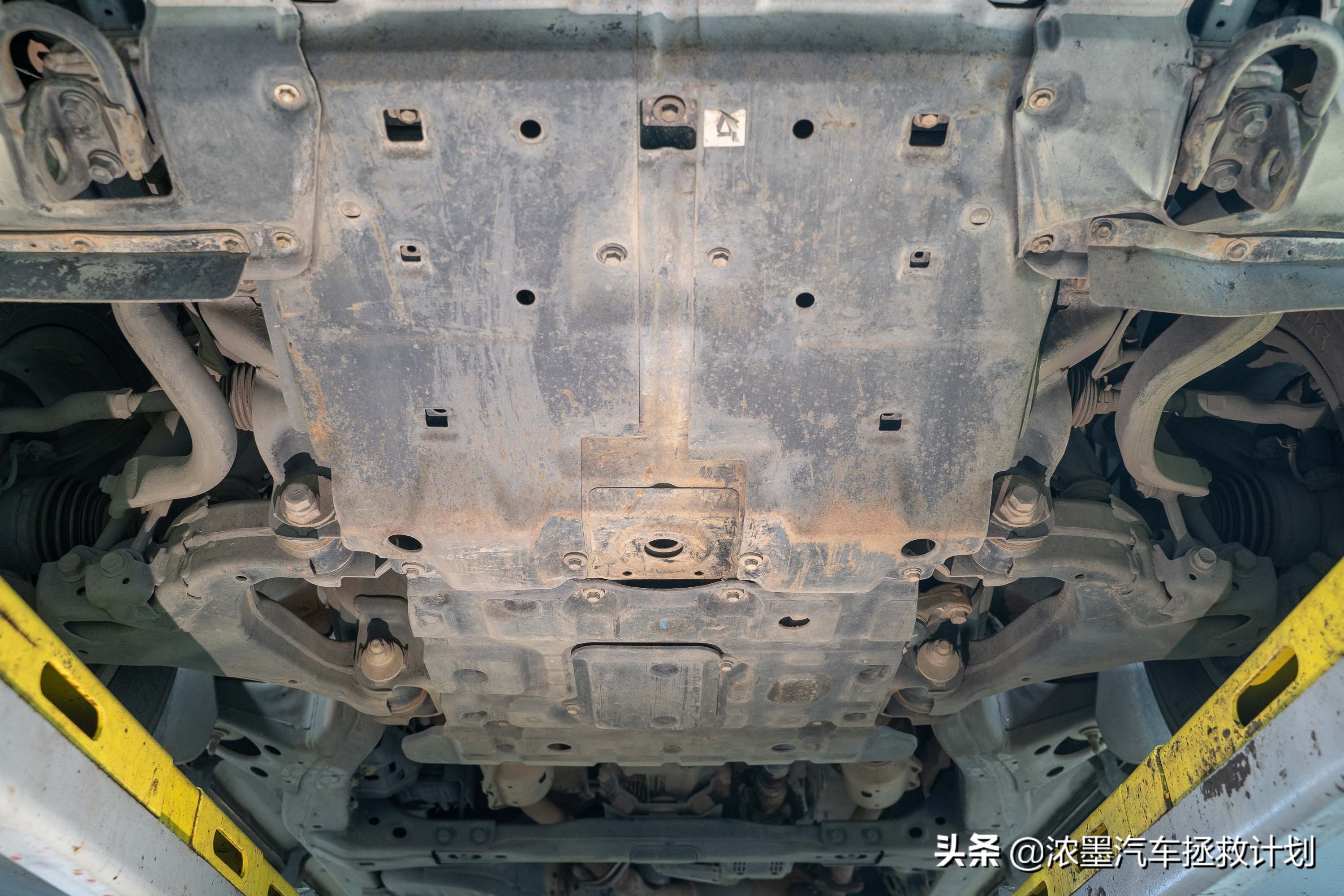 丰田霸道酷路泽带你翻山越岭,丰田兰德酷路泽低速4驱越野模式