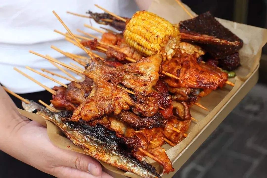 这家炸串店开了二十多年，门前天天排长队，老洛阳人最惦记