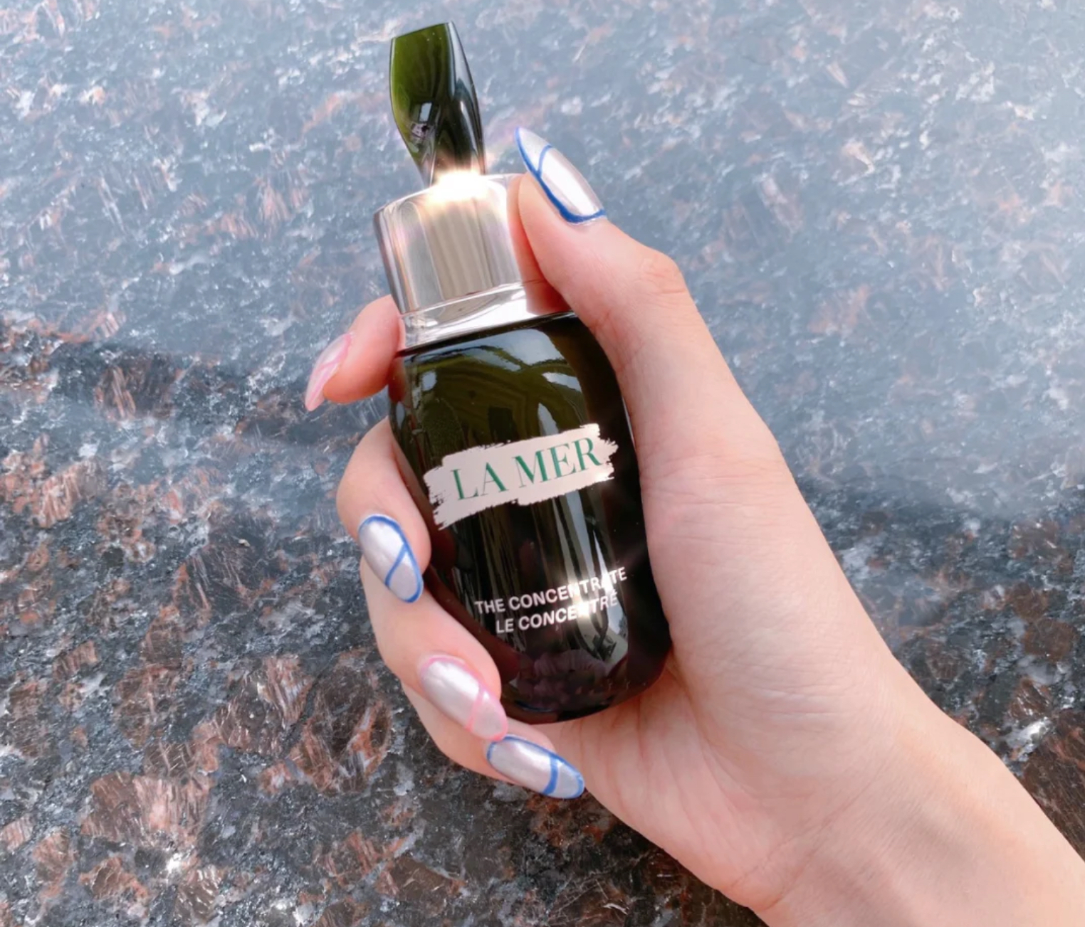 雅诗兰黛冻龄白金黑精华,雅诗兰黛黑钻精华能淡斑吗