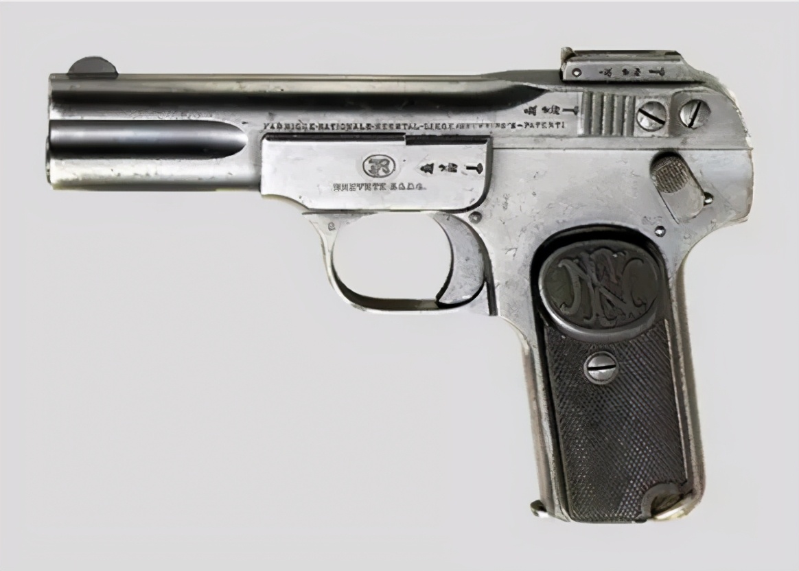 亮剑楚云飞送给老李手枪,新亮剑楚云飞送给李云龙的勃朗宁