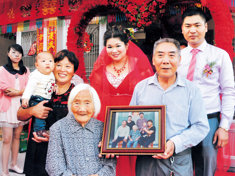 一个摄影记者和一户人家的70年