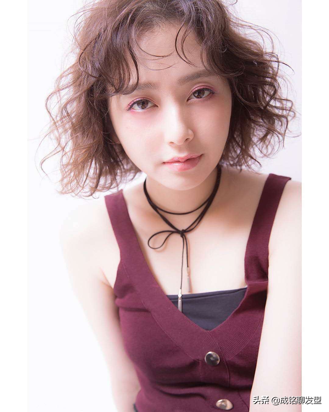 短发发型对蓬松感要求比较高,短发蓬松毛躁适合什么发型