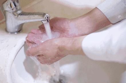 “主妇手”也能变白嫩？看看宋茜的手部护理法，直男也心服