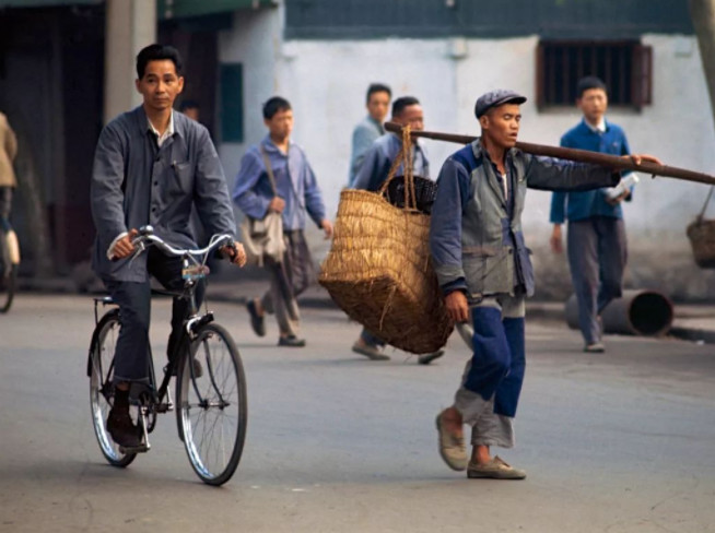 长沙人70年穿鞋往事：为何年轻学子们又穿高帮的球鞋了？