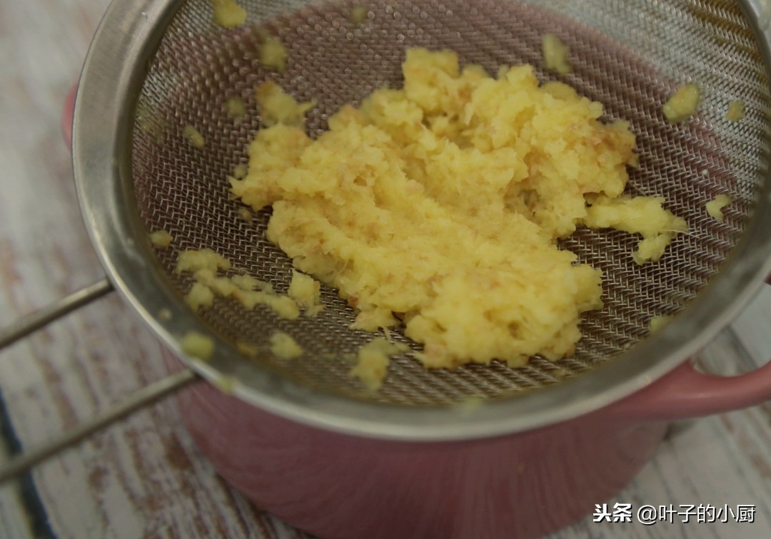 姜撞奶做法不凝固的原因,冬日甜品生姜奶不用锅煮