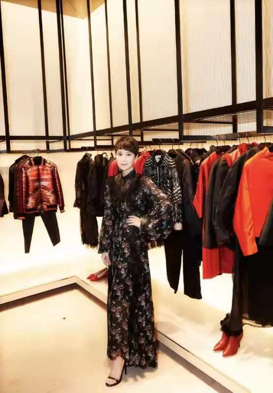 小黑裤已经过时了现在流行,冬季流行的小黑裤