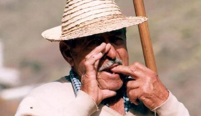 用手指也能吹口哨,用手指就能吹的口哨